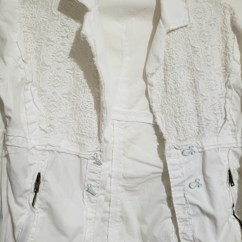 Blazer - Picture 2 of 4
